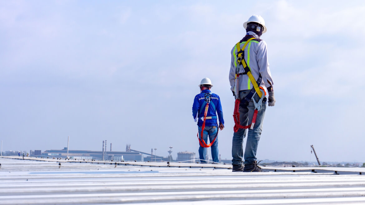 Sigurnost na krovu – trajni sustavi zaštite od pada